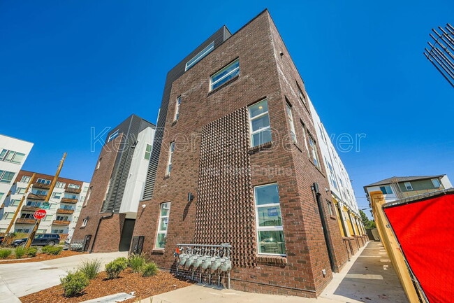 2208 S Albion St in Denver, CO - Foto de edificio - Building Photo