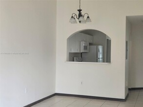 1260 SE 27th St in Homestead, FL - Foto de edificio - Building Photo