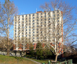 Finian Sullivan Tower in Yonkers, NY - Foto de edificio - Building Photo