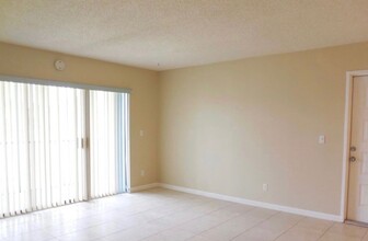 8209 Sun Spring Cir in Orlando, FL - Foto de edificio - Building Photo