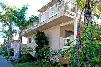 210 18th St in Huntington Beach, CA - Foto de edificio - Building Photo