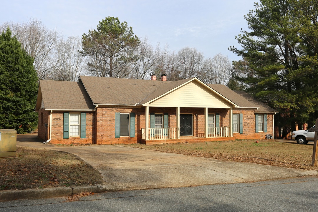 560-570 Grimes Pl in Roswell, GA - Building Photo