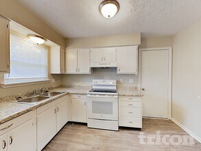 8605 Lighthorse Dr in Indianapolis, IN - Building Photo - Building Photo