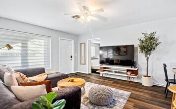 2117 Longwood Rd in West Palm Beach, FL - Building Photo - Building Photo