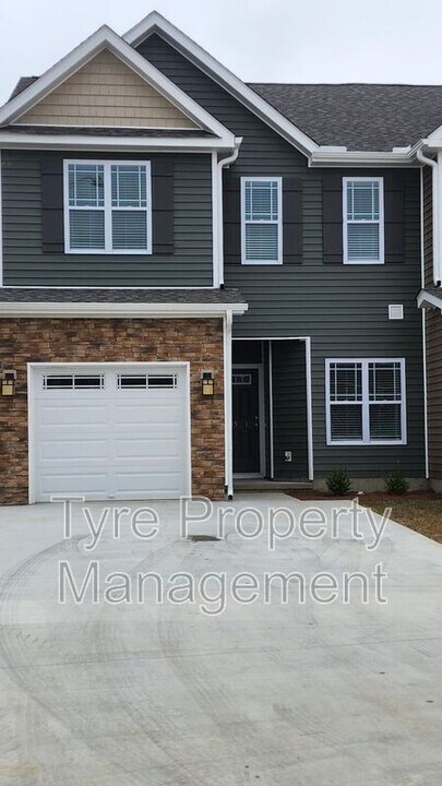 1815 Fox Den Way in Greenville, NC - Building Photo