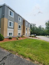 17 Mercury Dr in Londonderry, NH - Building Photo - Building Photo