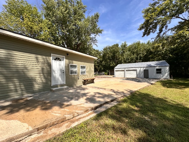 713 E Lincoln St in Clinton, MO - Building Photo - Building Photo