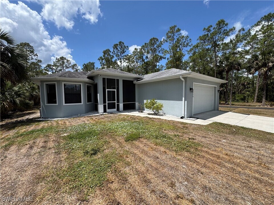 3630 16th Ave SE in Naples, FL - Foto de edificio