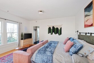 9426 N Edison St in Portland, OR - Foto de edificio - Building Photo