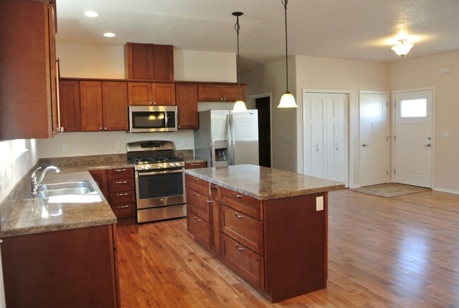 2604 Newton St in Philomath, OR - Building Photo - Building Photo