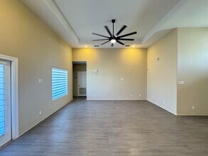 120 Tranquilo Dr in Laredo, TX - Building Photo - Building Photo