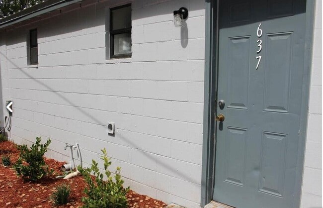 property at 637 NE Waldo Rd