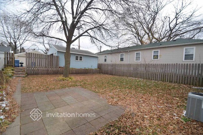 5753 27th Ave S in Minneapolis, MN - Foto de edificio - Building Photo