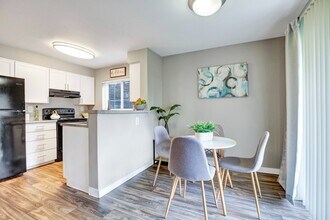 Beaumont Grand Apartment Homes in Lakewood, WA - Foto de edificio - Interior Photo