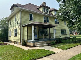 2086 Marlindale Rd in Cleveland, OH - Building Photo