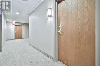 2 Maison Parc Ct in Vaughan, ON - Building Photo - Building Photo