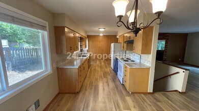 1103 Charman St in Oregon City, OR - Building Photo - Building Photo