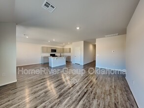 6133 Holm Oak Rd in Edmond, OK - Building Photo - Building Photo
