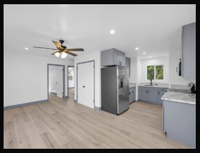 5869 Adenmoor Ave in Lakewood, CA - Building Photo - Building Photo