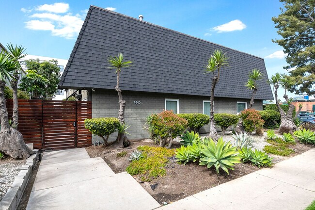 4443 Saugus Ave, Unit 3 in Sherman Oaks, CA - Building Photo - Building Photo
