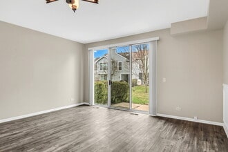 1625 Woodcrest Cir in Mundelein, IL - Building Photo - Building Photo