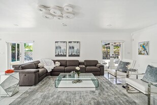 16338 NW 86th Ct in Hialeah, FL - Building Photo