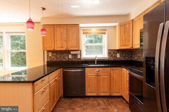 13205 Black Walnut Ct in Silver Spring, MD - Foto de edificio - Building Photo