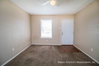 300 E Lynn St in Slaton, TX - Building Photo - Building Photo
