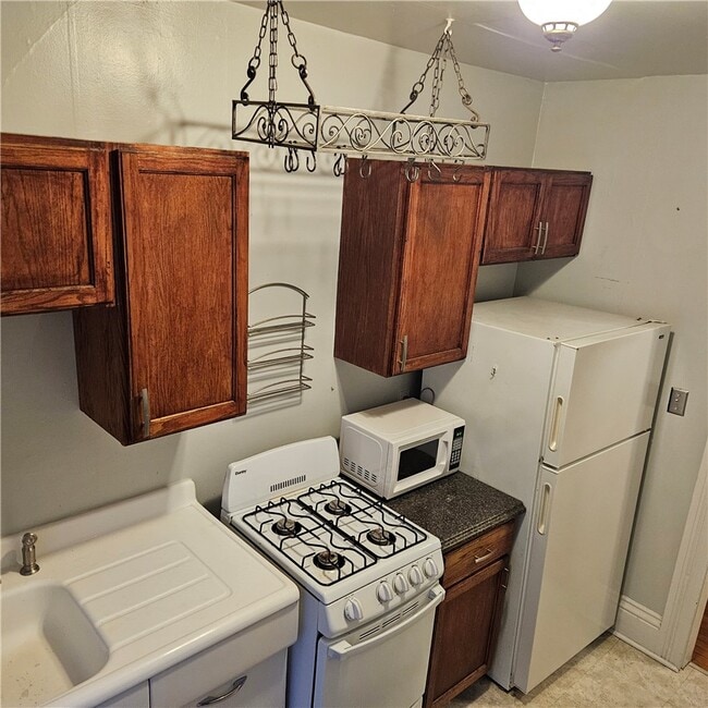 108 Boardman St in Rochester, NY - Building Photo - Building Photo