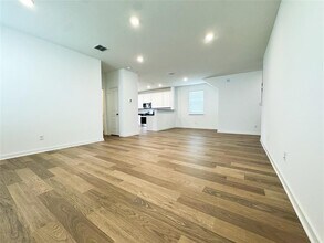 130 Golden Bell Wy in Buda, TX - Building Photo - Building Photo