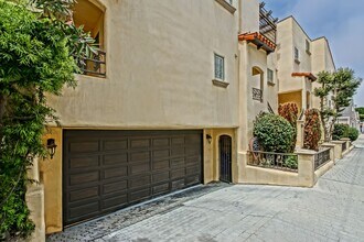 333 11th St in Manhattan Beach, CA - Building Photo - Building Photo