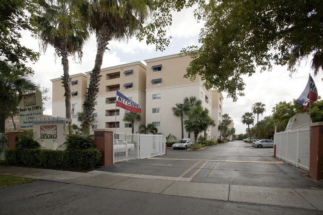 El Tesoro Apartments in Hialeah, FL - Building Photo - Building Photo
