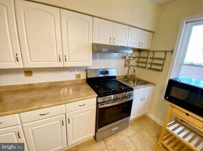 305 S Lehigh St in Baltimore, MD - Building Photo - Building Photo
