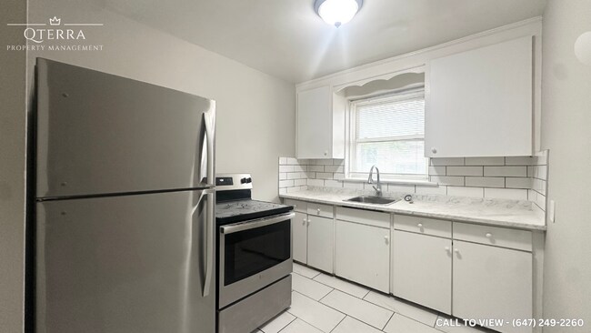 1007 Adelaide St N in London, ON - Building Photo - Building Photo