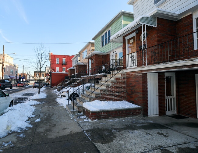 15 Bleecker St, Unit First Floor in Jersey City, NJ - Foto de edificio - Building Photo