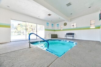 Country Club at The Meadows - 55+ Senior Apartments in Las Vegas, NV - Foto de edificio - Building Photo