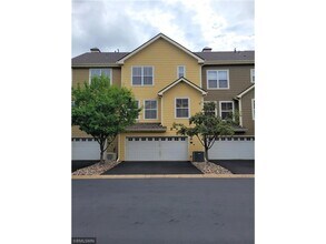 10266 Bleeker St in Woodbury, MN - Building Photo - Building Photo