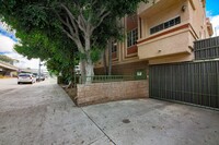 2463 Sawtelle Blvd in Los Angeles, CA - Building Photo - Building Photo