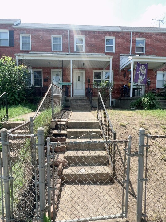 526 Parksley Ave in Baltimore, MD - Building Photo