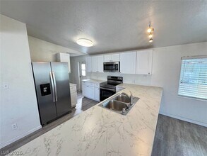 4905 Fuentes Cir in Las Vegas, NV - Building Photo - Building Photo