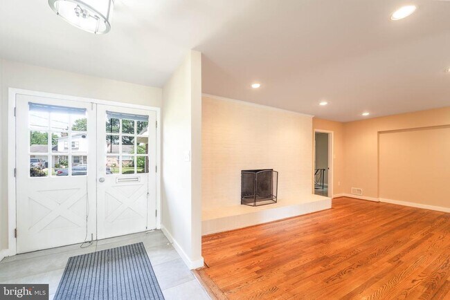 7903 Esther Dr in Oxon Hill, MD - Building Photo - Building Photo