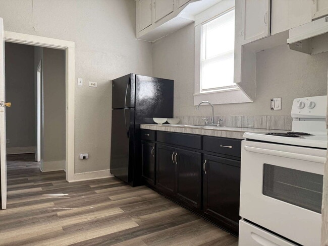 814 S Cherry St in San Antonio, TX - Building Photo - Building Photo