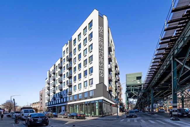 1000 Kelly in Bronx, NY - Foto de edificio - Building Photo