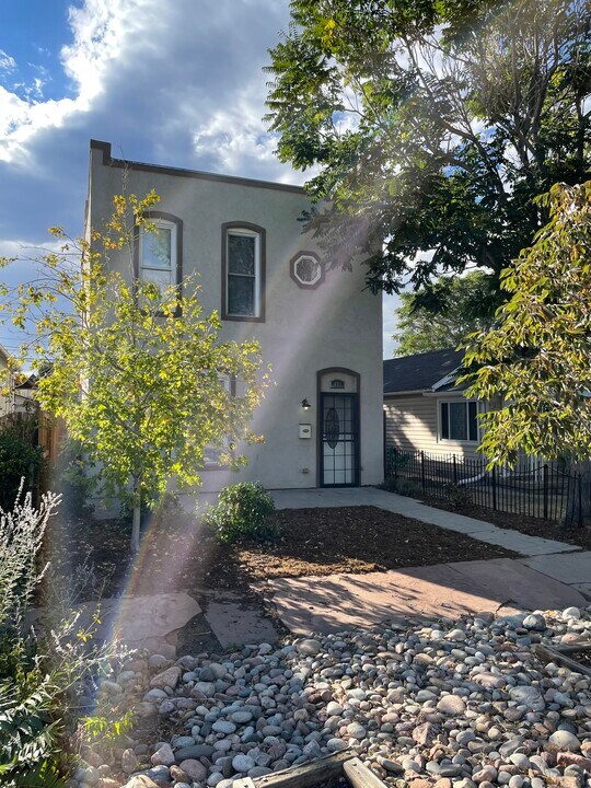 223 Fox St, Unit 001-3019 in Denver, CO - Building Photo