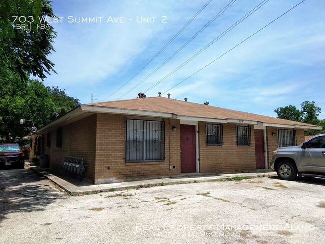 703 W Summit Ave. in San Antonio, TX - Building Photo - Building Photo