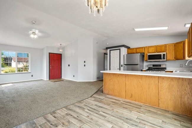 6688 W Santa Fe St in Rathdrum, ID - Building Photo - Building Photo