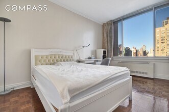 350 E 82nd St, Unit 11B in New York, NY - Building Photo - Building Photo