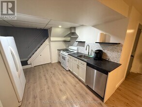 82 Elvaston Dr in Toronto, ON - Building Photo - Building Photo