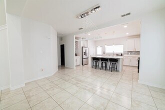 401 Quieto Dr in Laredo, TX - Building Photo - Building Photo