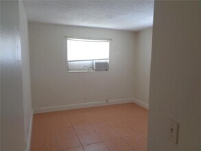3640 NE 1st Ave., Unit 1 in Oakland Park, FL - Building Photo - Building Photo